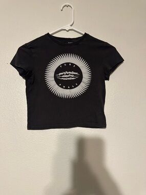 H&M Black Crop Tee with White Radial Graphic